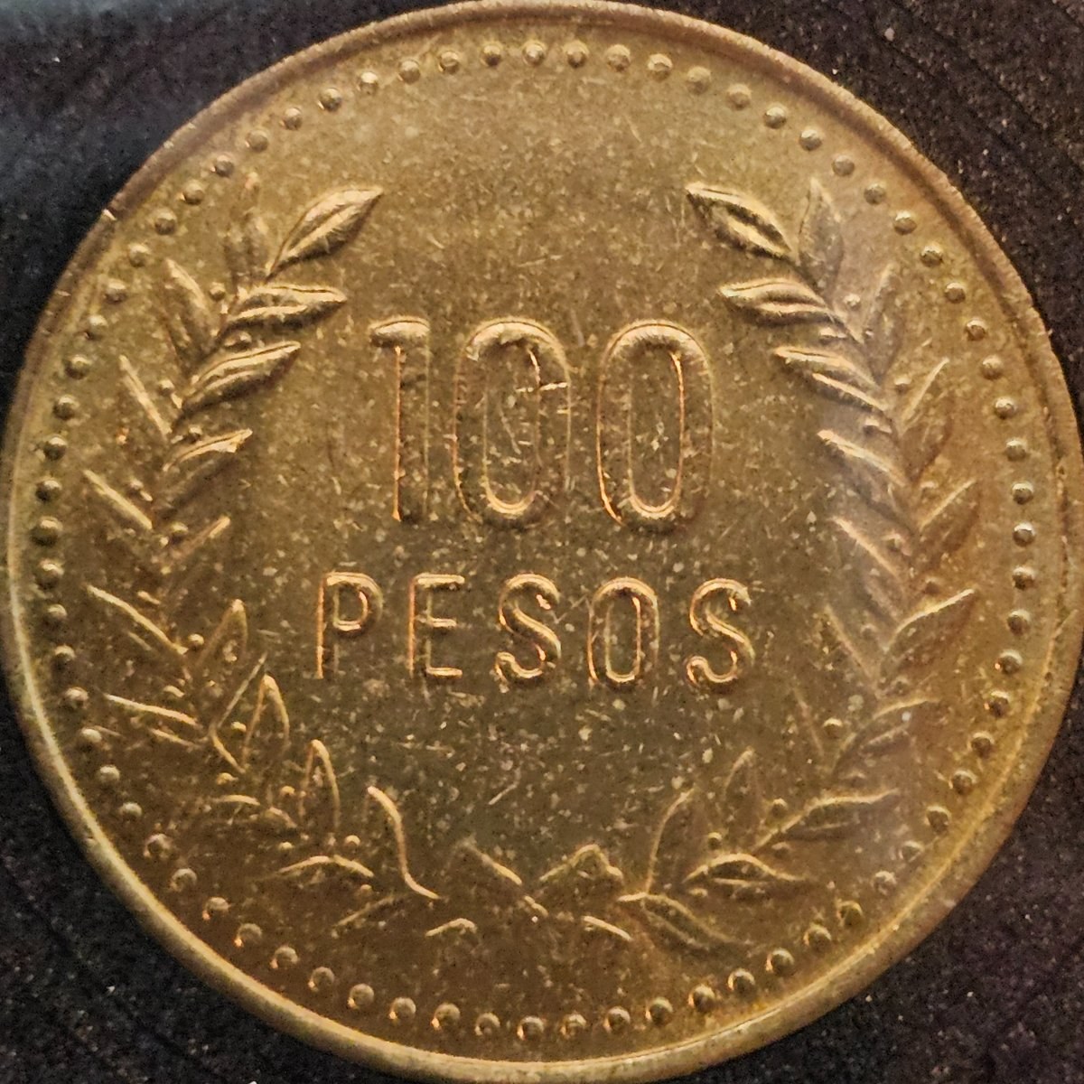 Anverso de 100 pesos, foto de Colección propia (Foto propia)
